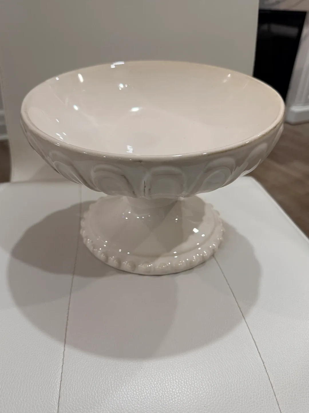 Holiday Gift-Cream Ceramic Pedestal Bowl image indicator(4)