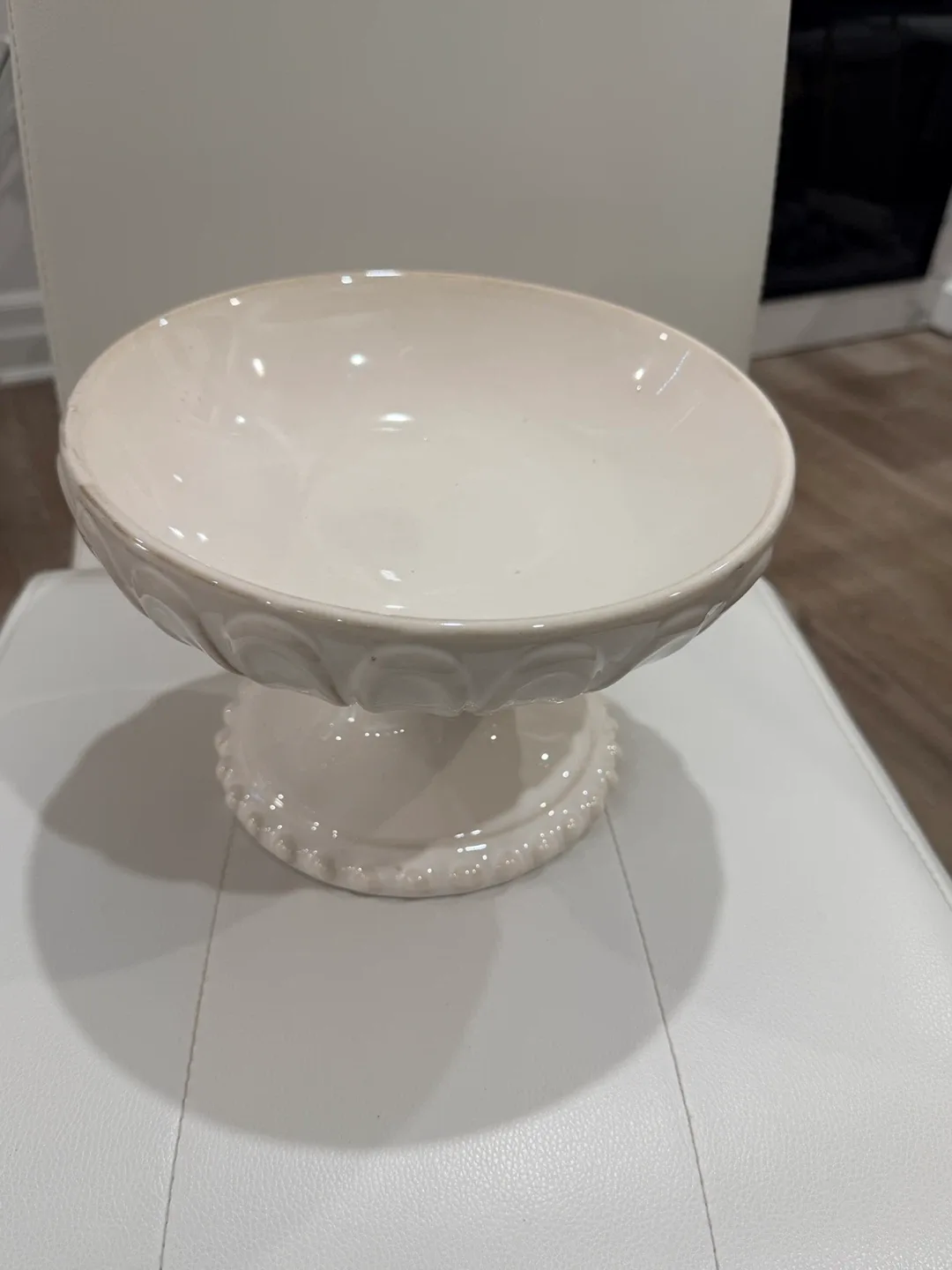 Holiday Gift-Cream Ceramic Pedestal Bowl image indicator(5)