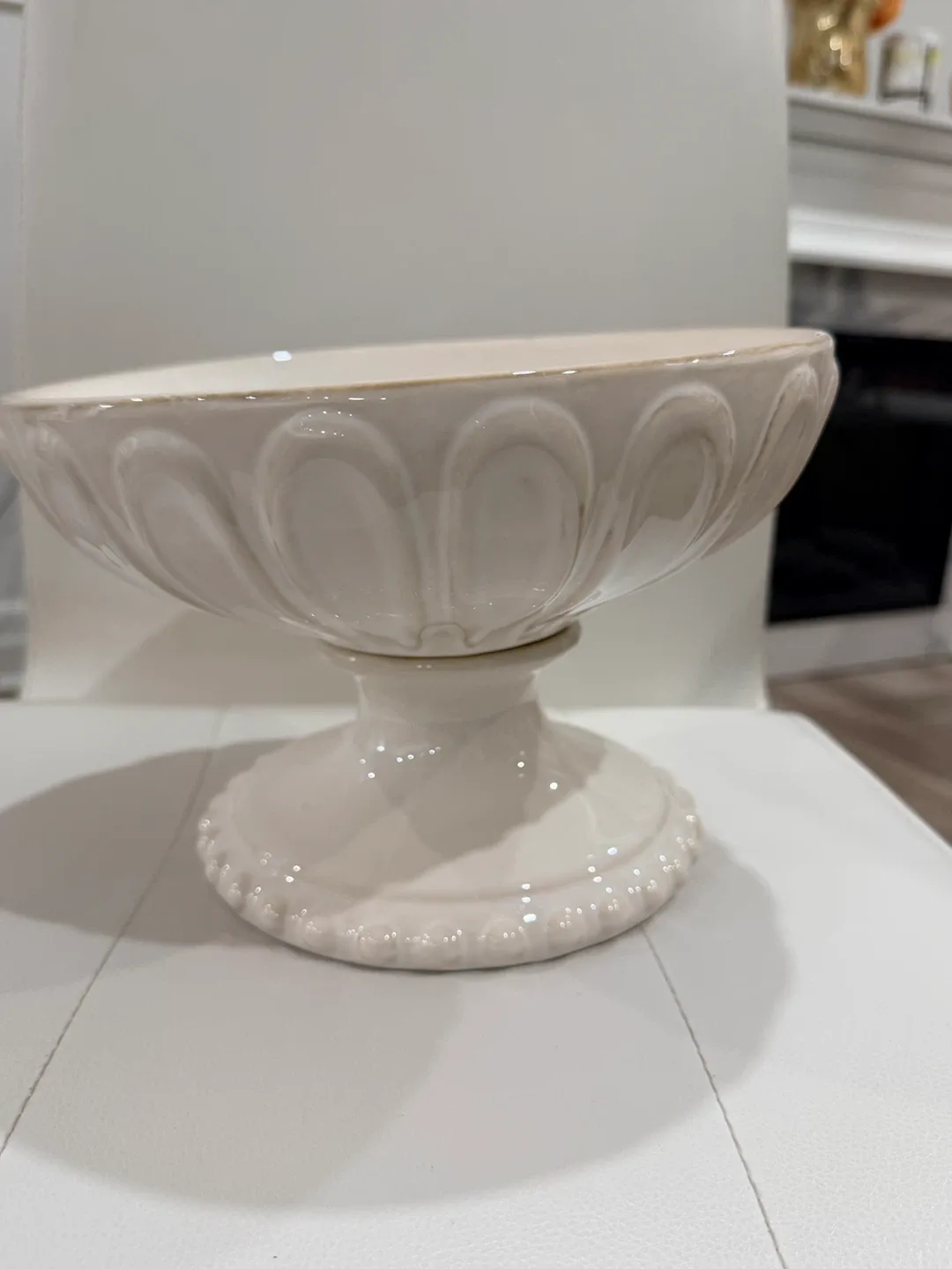 Holiday Gift-Cream Ceramic Pedestal Bowl image indicator(6)