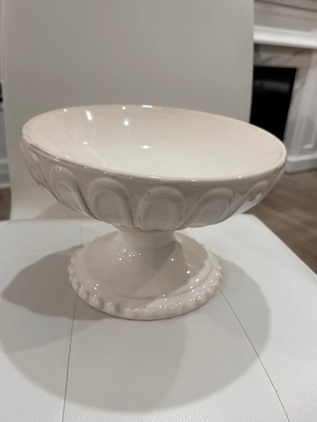 Holiday Gift-Cream Ceramic Pedestal Bowl image indicator(7)
