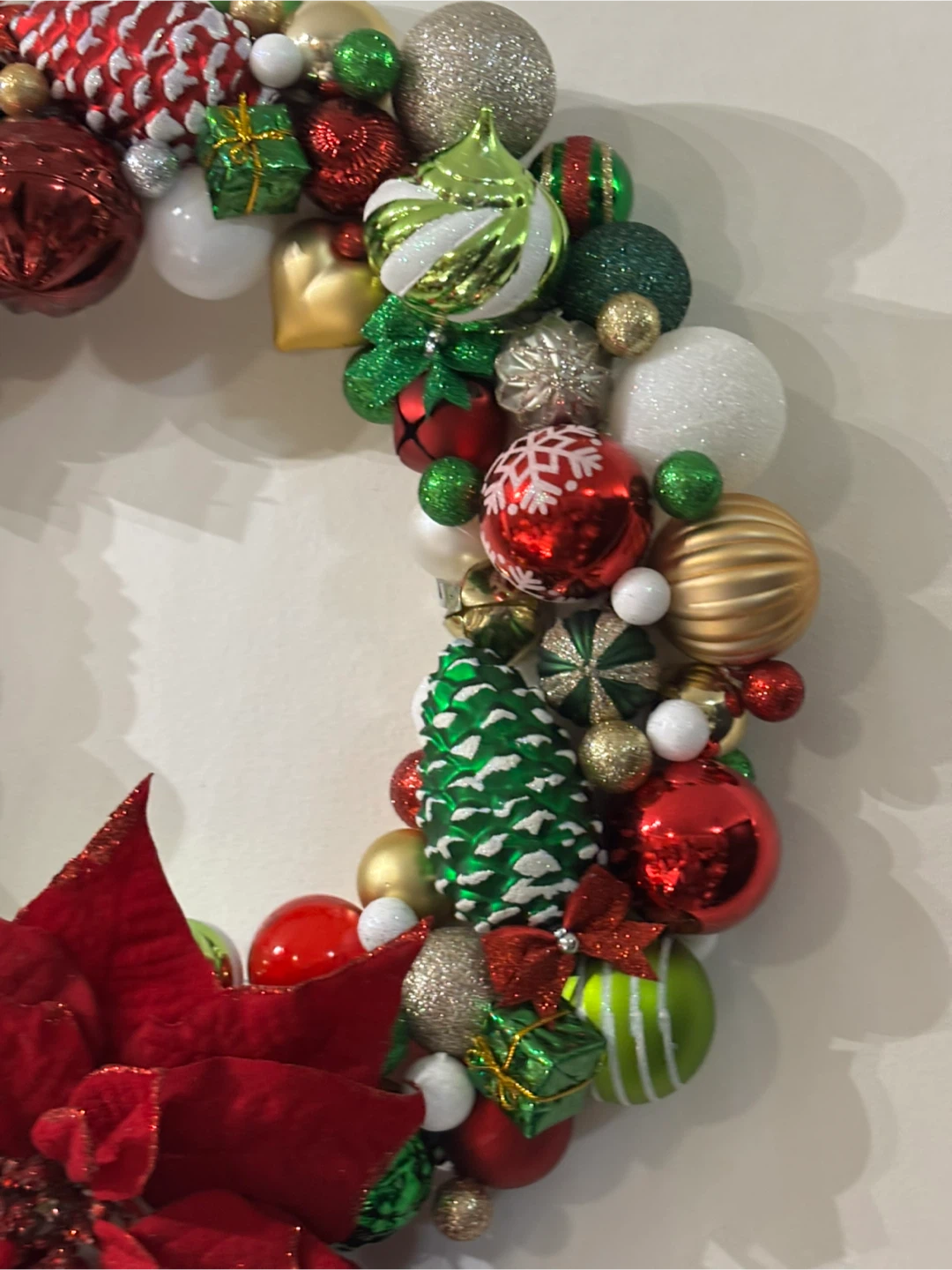 16” Festive Christmas Wreath - photo 4