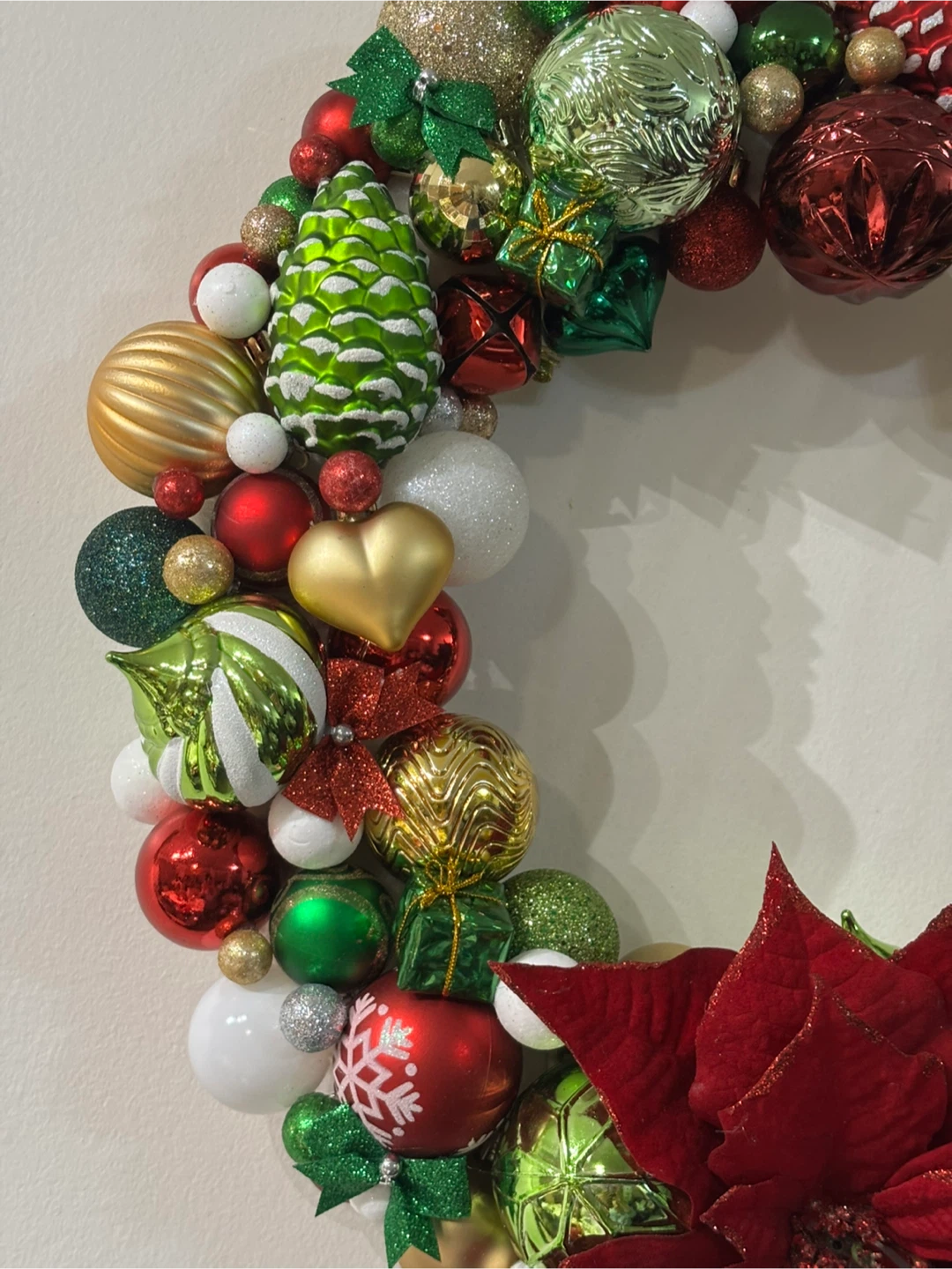 16” Festive Christmas Wreath - photo 2