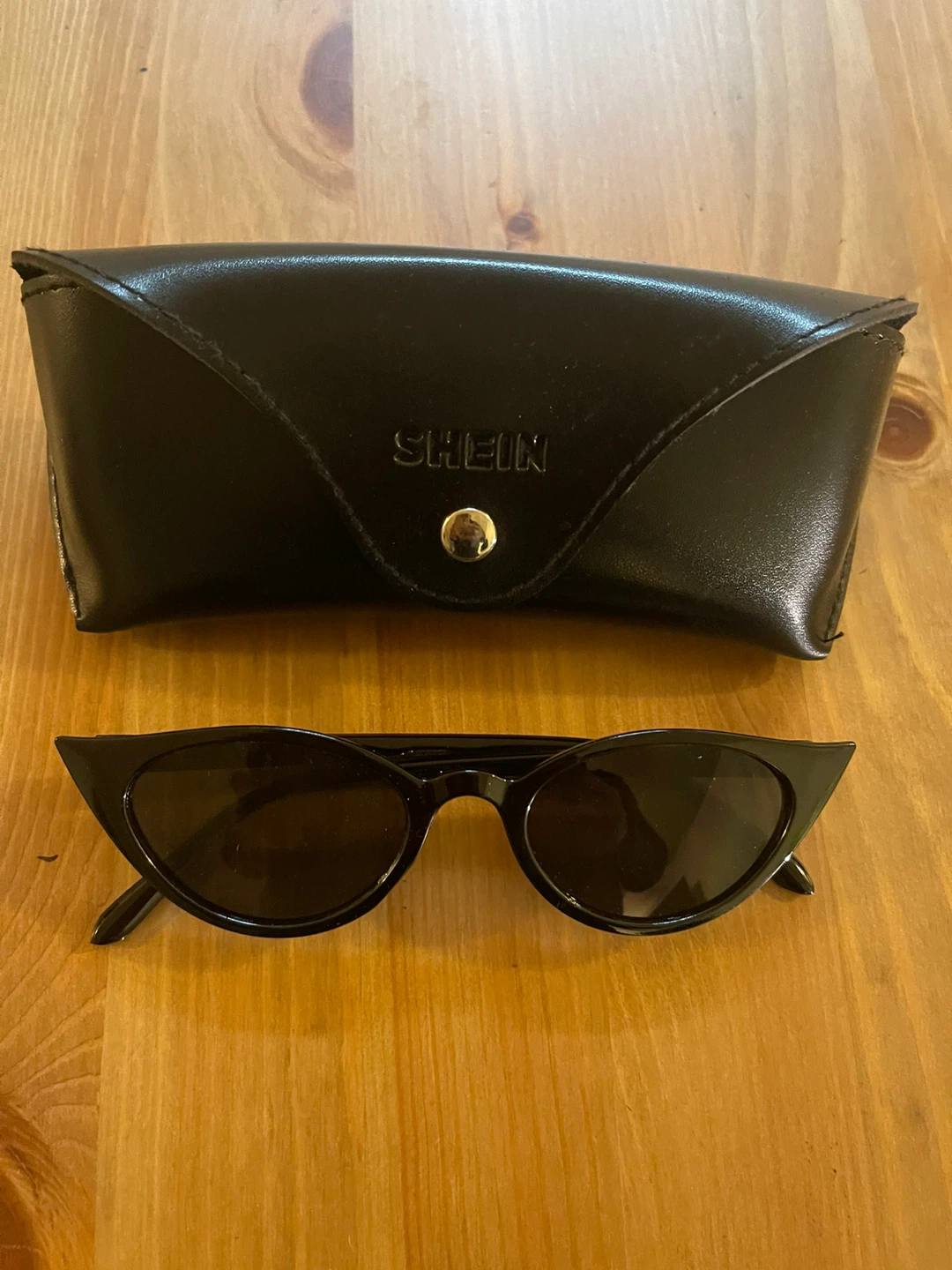 Shein Black Cat-Eye Sunglasses with Case - photo 3