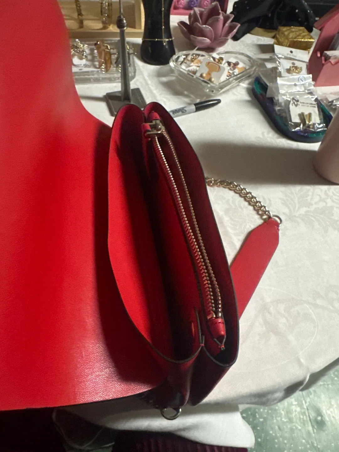 Guess 1981 Red Shoulder Bag image indicator(3)