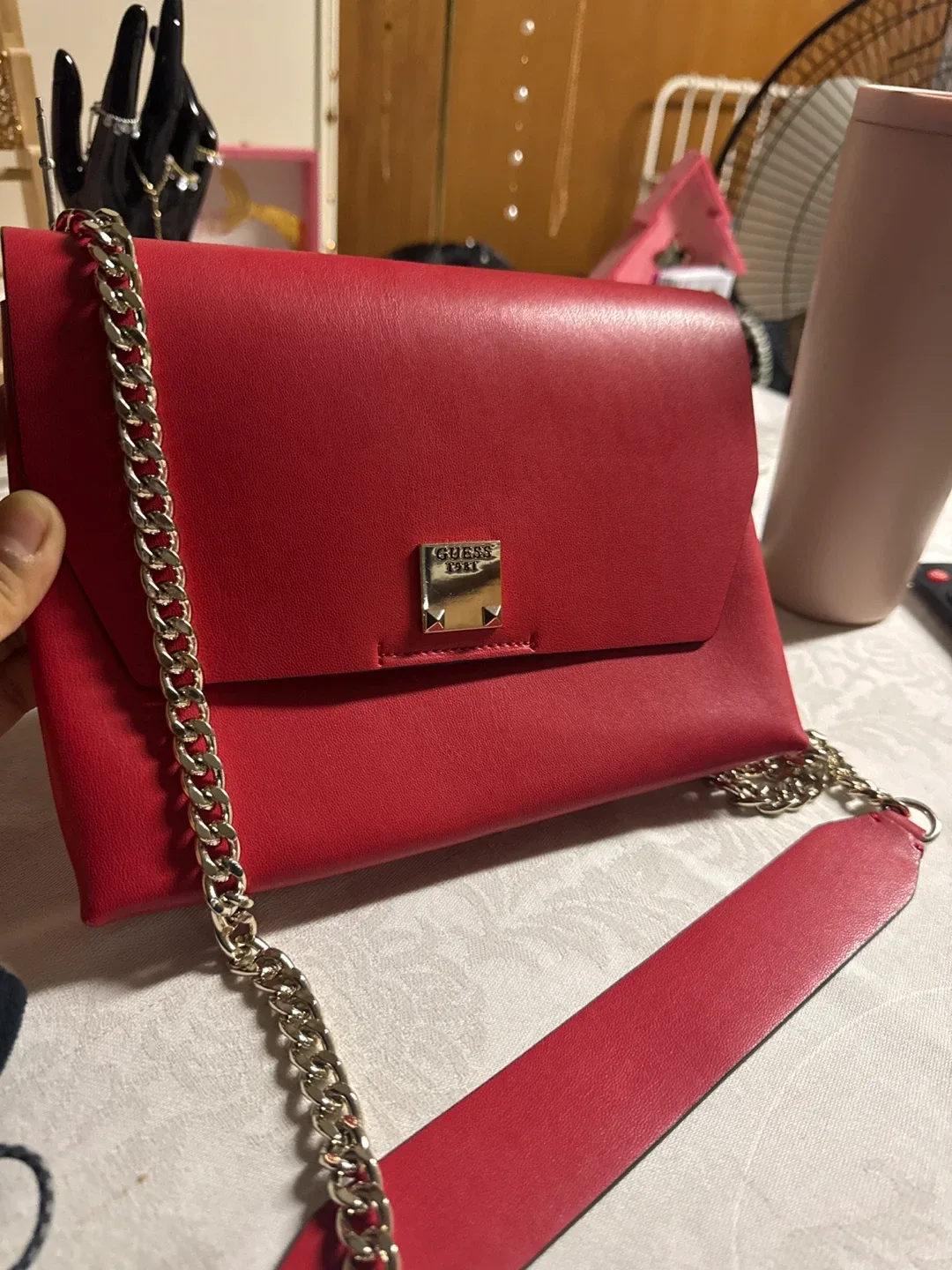 Guess 1981 Red Shoulder Bag image indicator(2)