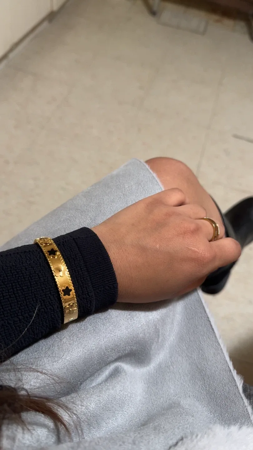 Girls Gold Stud Earrings and bracelets image indicator(7)