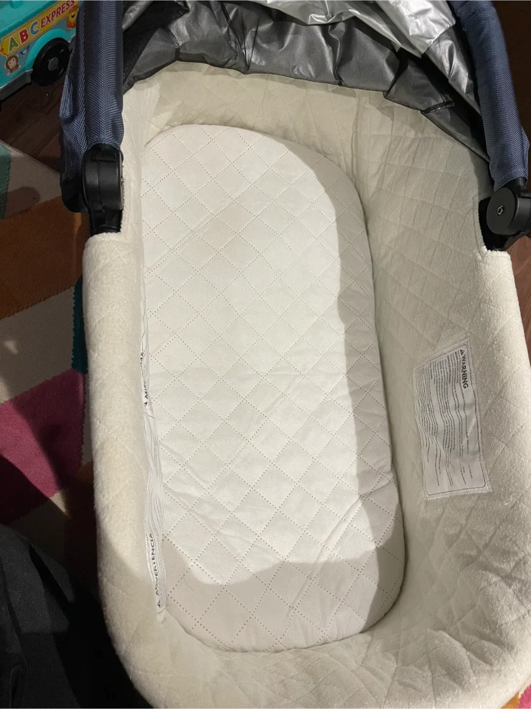 UPPAbaby Bassinet 2013 - Great Condition! image indicator(3)