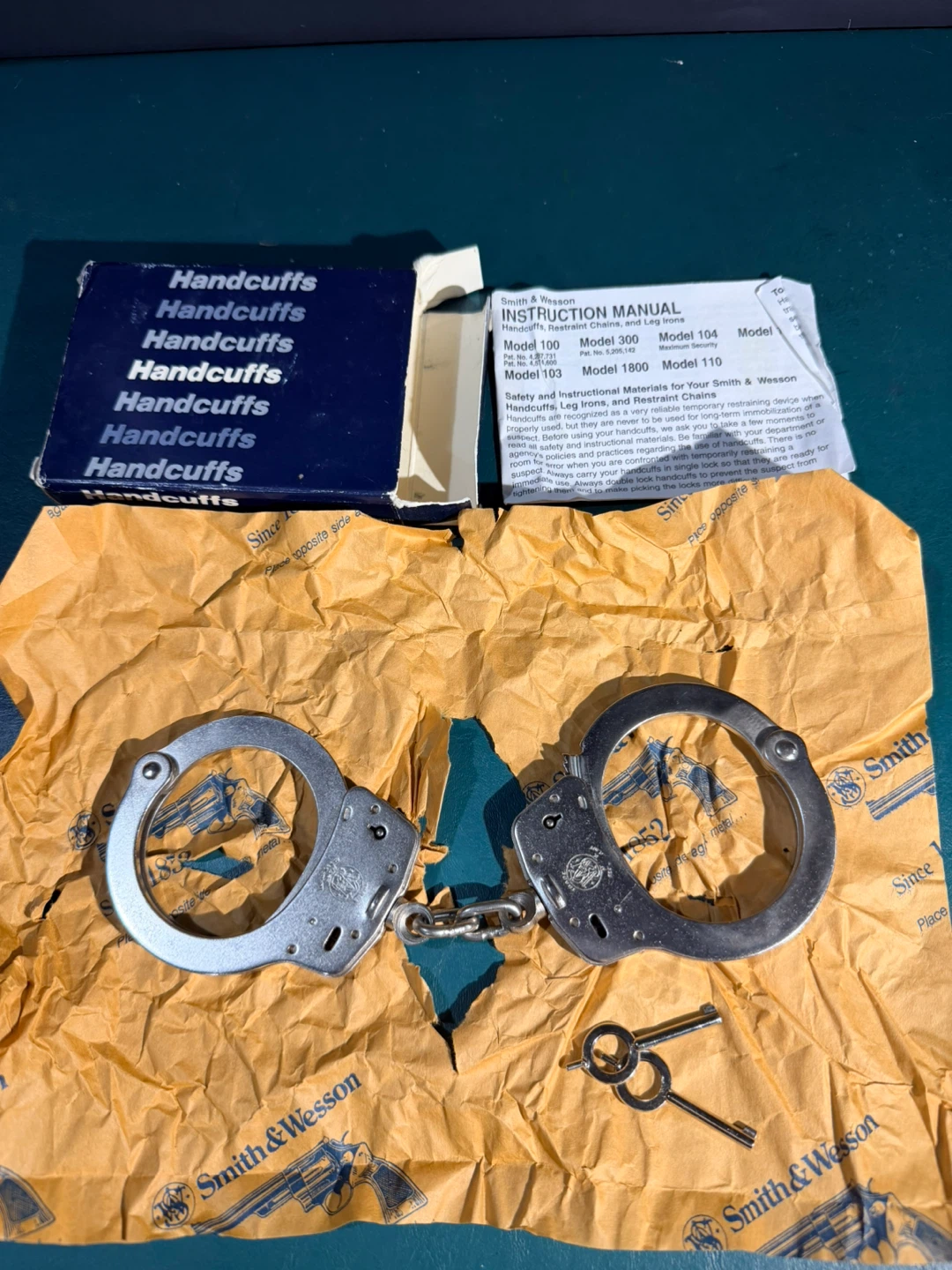 Smith & Wesson Handcuffs Model 100 Nickel