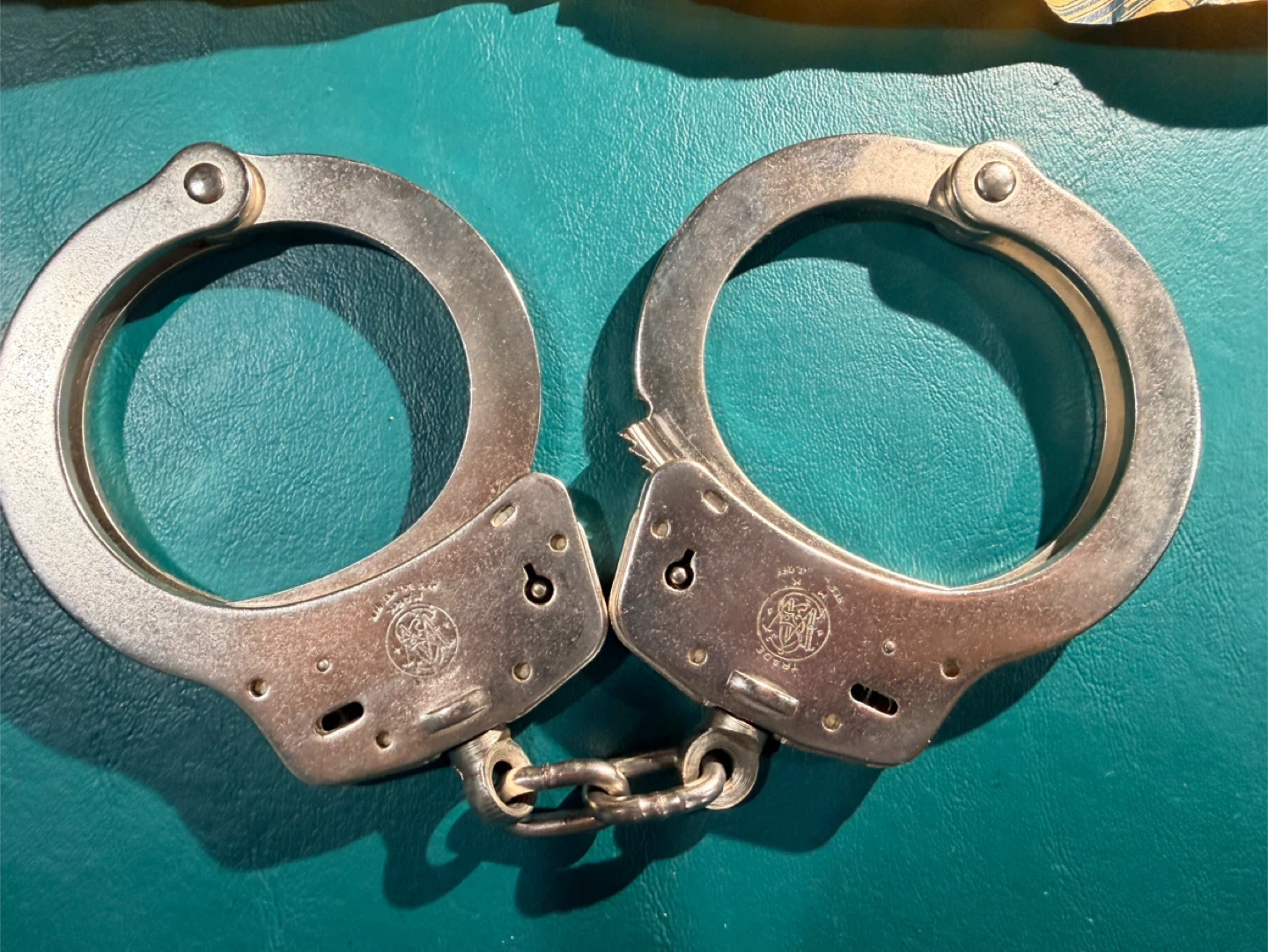 Smith & Wesson Handcuffs Model 100 Nickel - photo 2