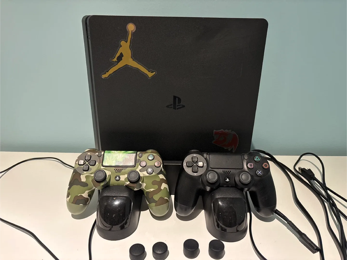 PS4 with 2 joystick control image indicator(2)