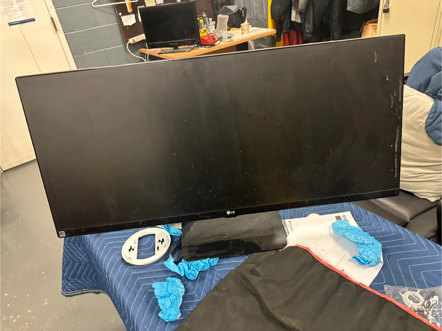 LG Monitor - photo 3