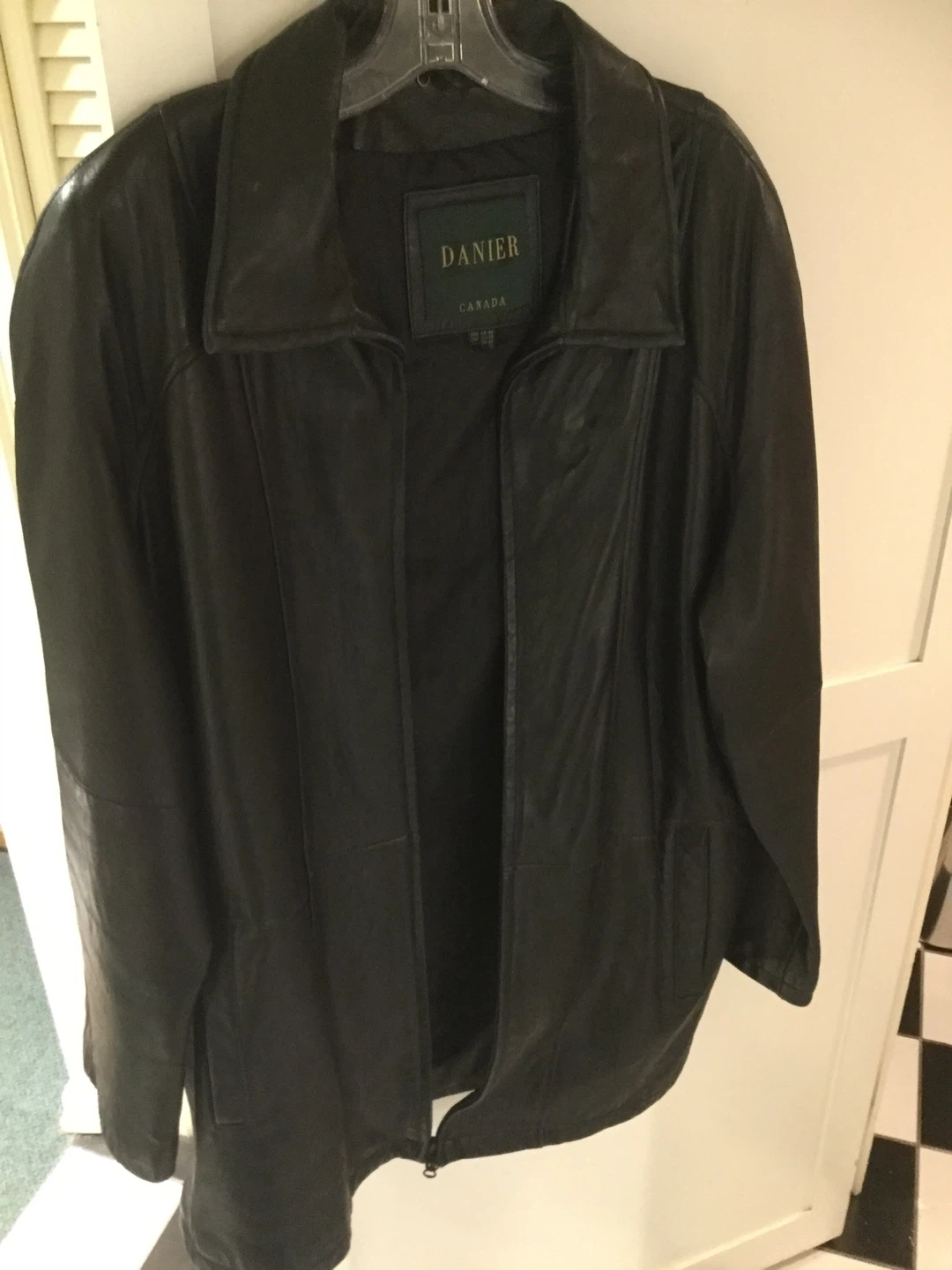 Danier Canada Black Leather Jacket XL - photo 2