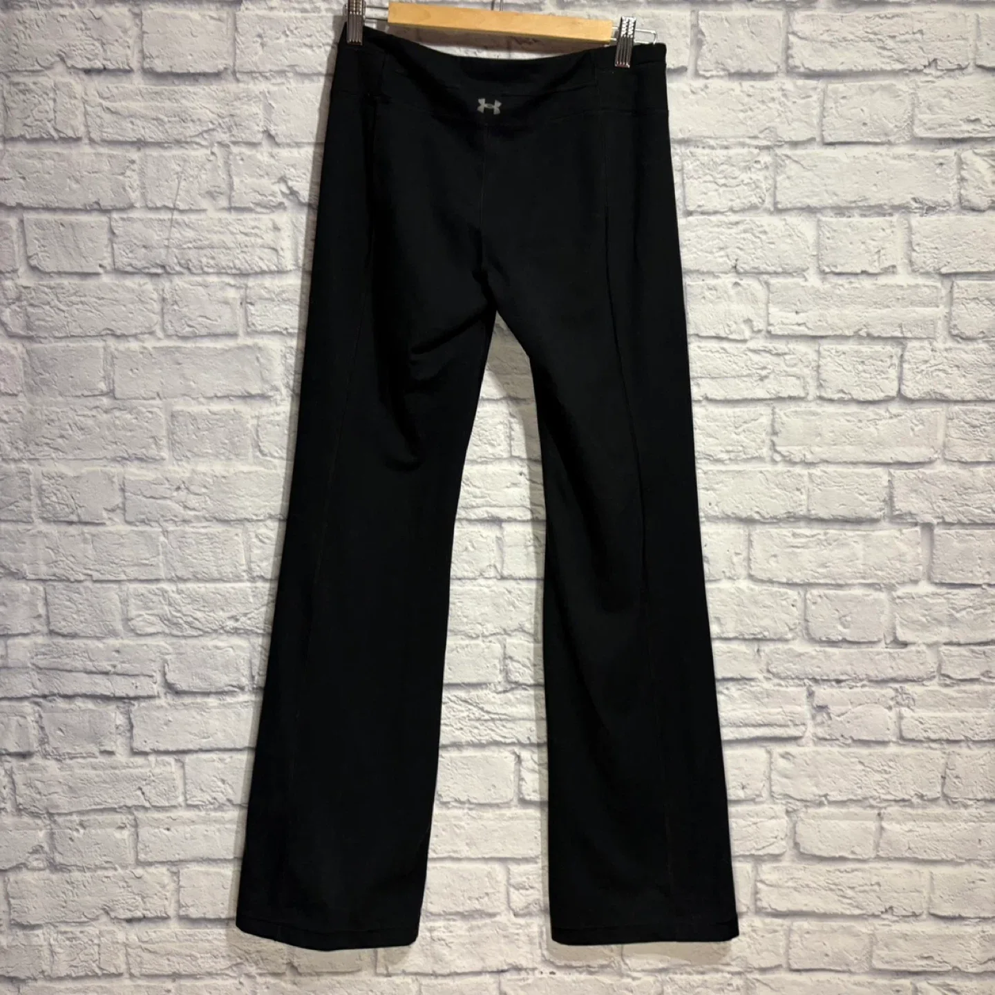 Under Armour Black Pants - Size M image indicator(2)