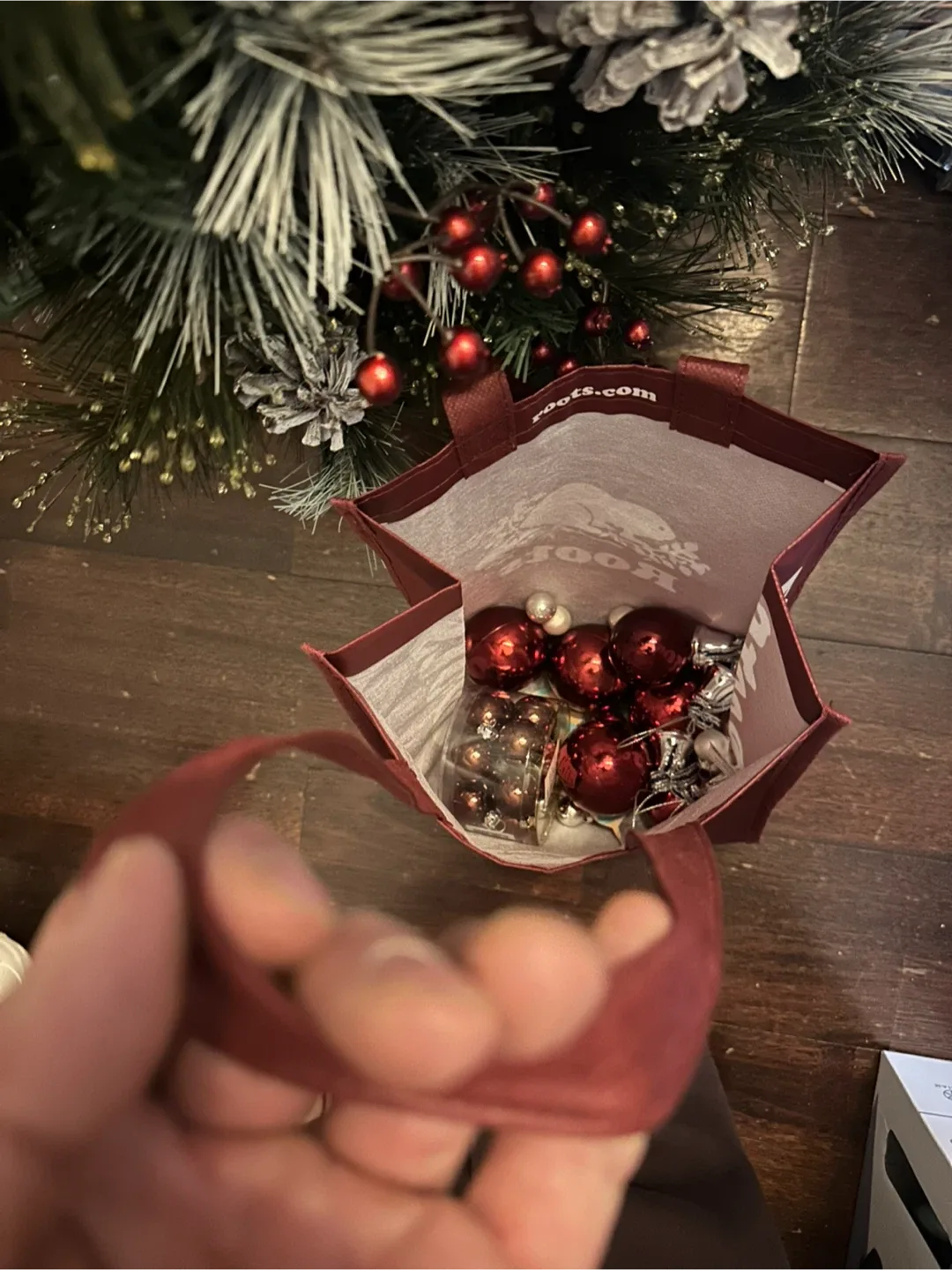 Small Designer Pre-lit Christmas Tree image indicator(3)