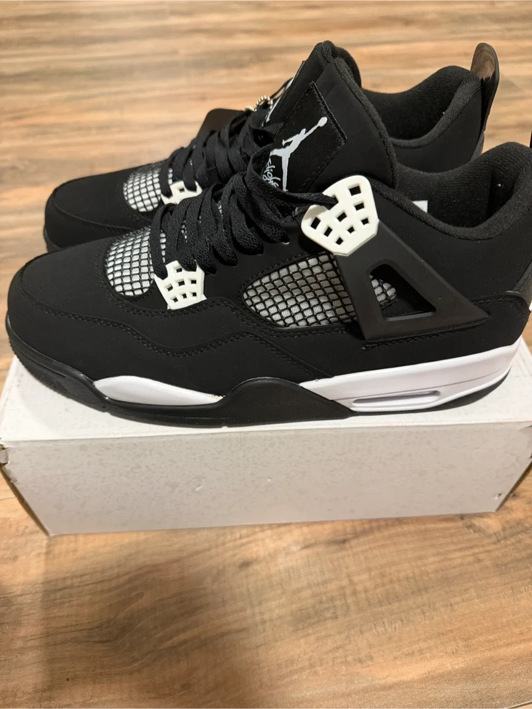 Air Jordan 4 Retro Black/White image indicator(4)