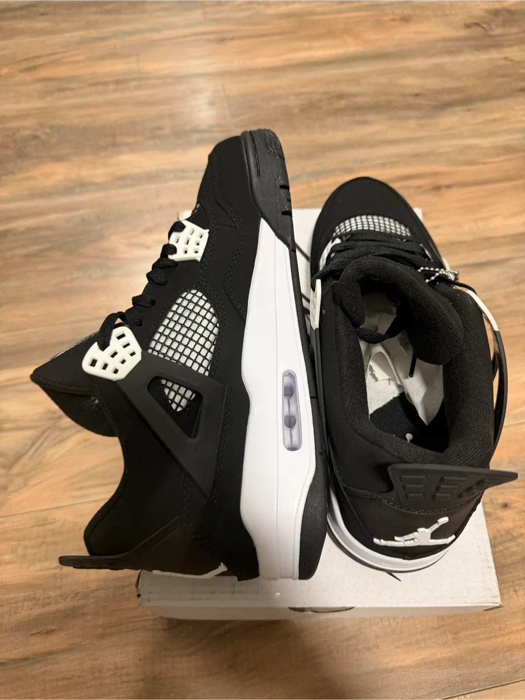 Air Jordan 4 Retro Black/White image indicator(6)
