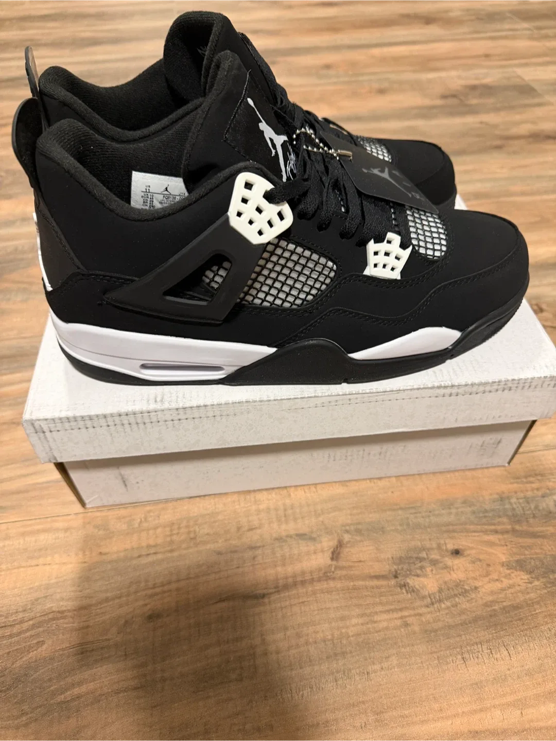 Air Jordan 4 Retro Black/White image indicator(2)