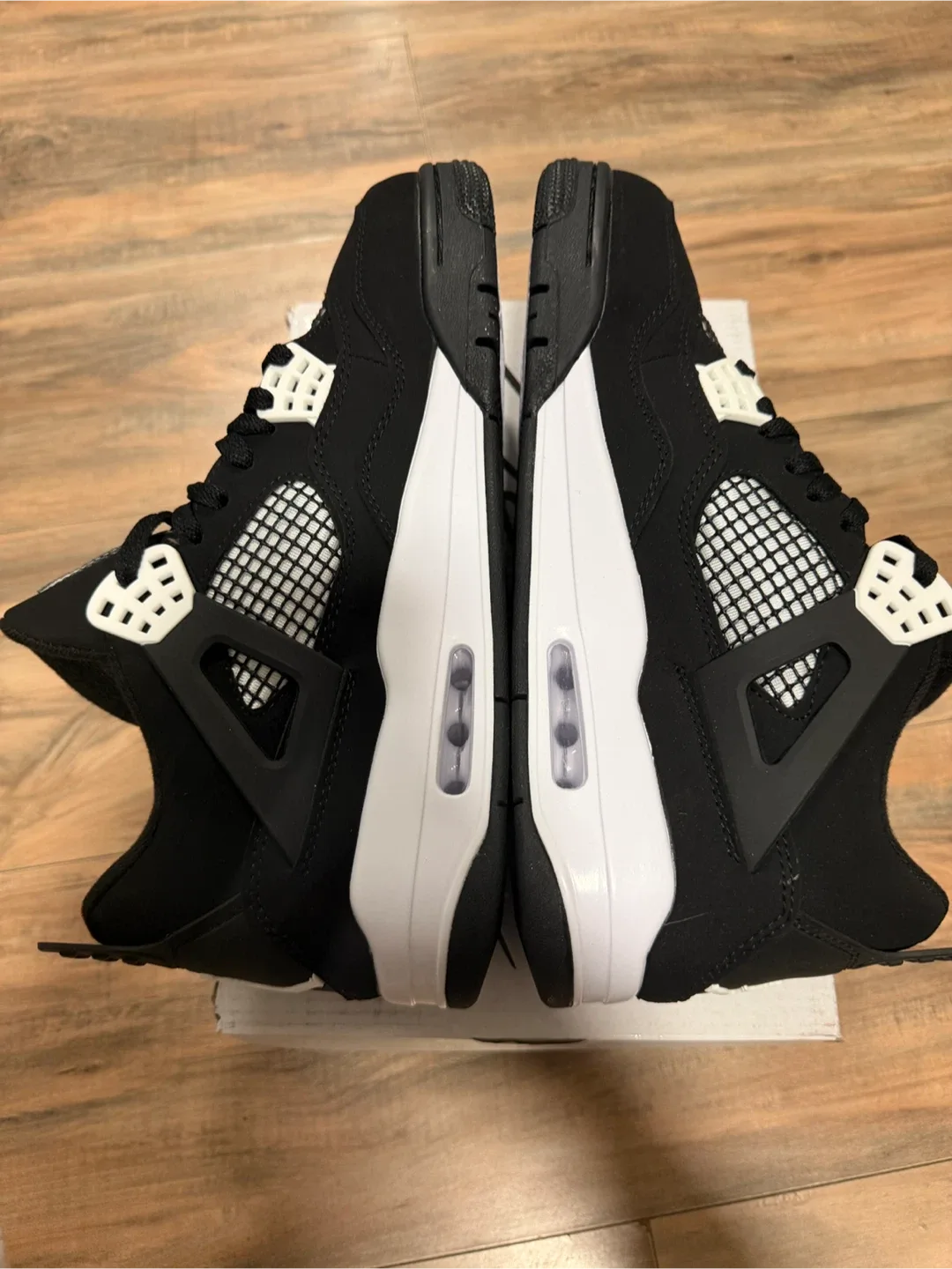 Air Jordan 4 Retro Black/White image indicator(7)