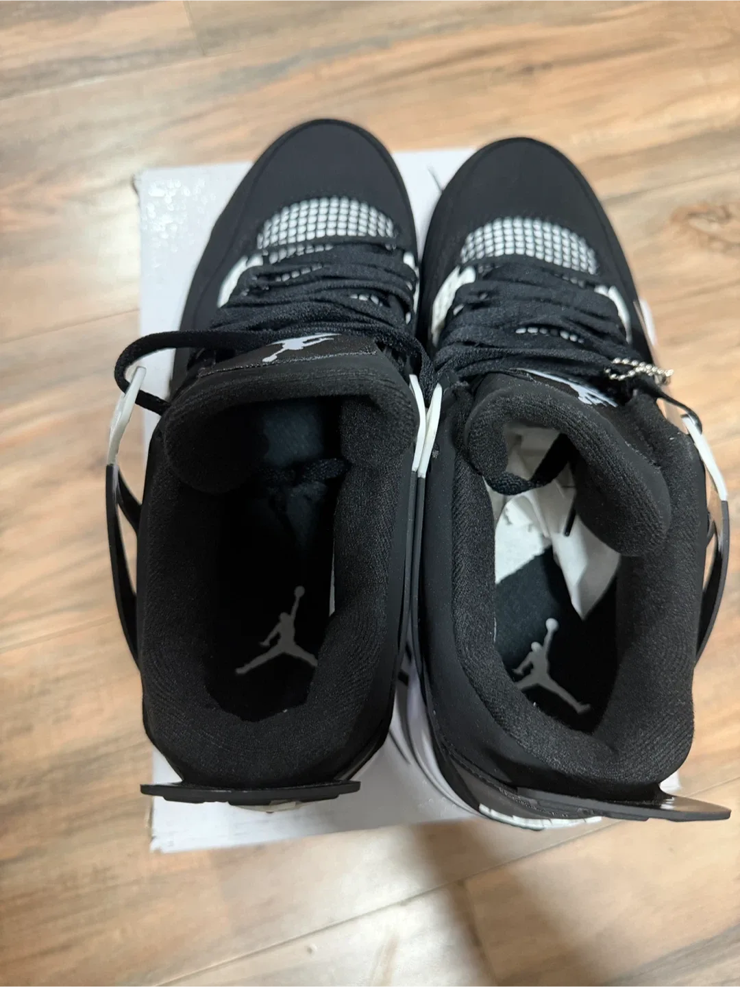 Air Jordan 4 Retro Black/White image indicator(9)