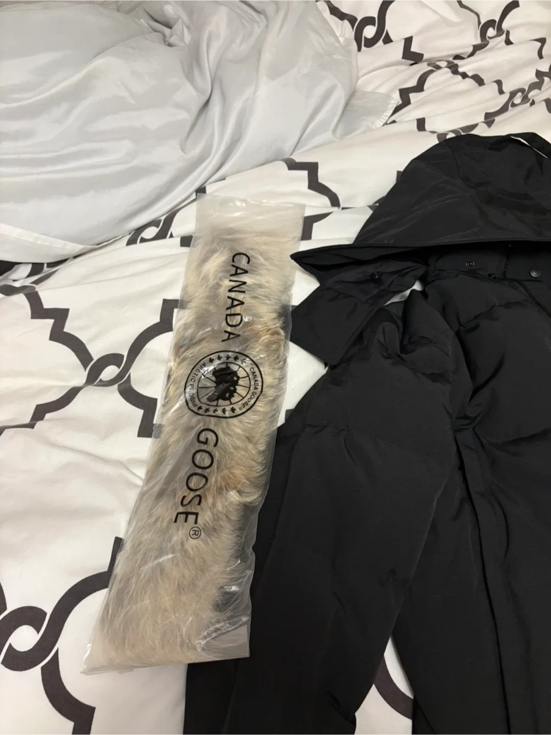 Canada Goose Wyndham Large image indicator(3)