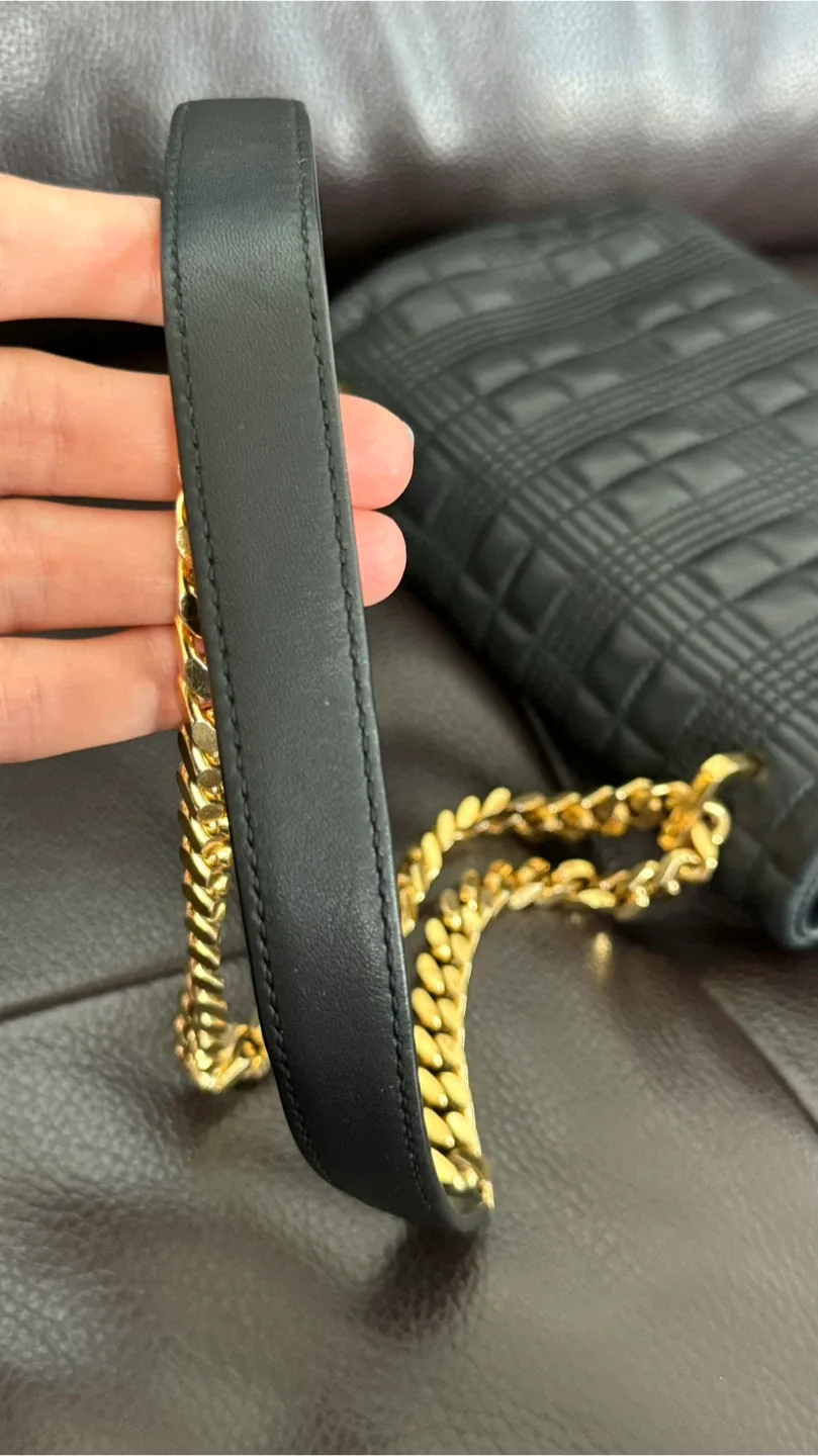 Burberry Black Quilted Chain Bag Black. image indicator(4)
