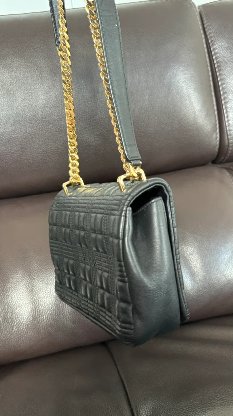 Burberry Black Quilted Chain Bag Black. image indicator(7)