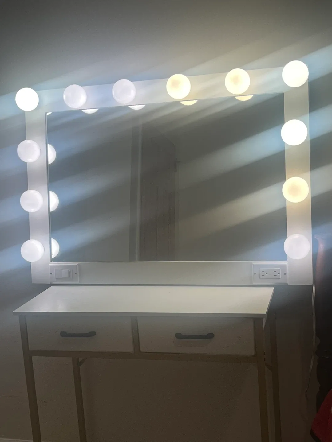 Vanity Table with Lighted Mirror image indicator(2)