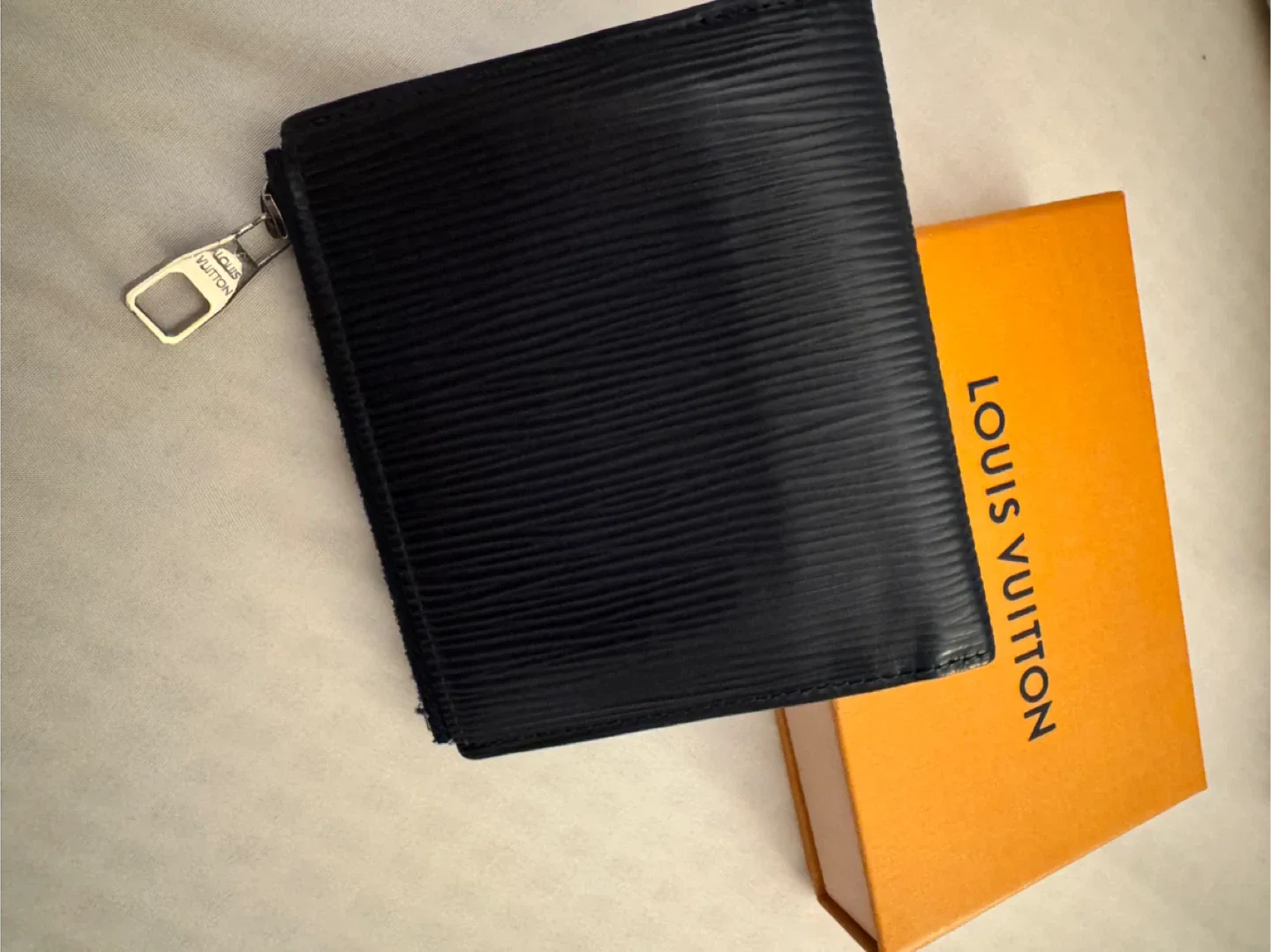 Louis Vuitton Men’s Wallet image indicator(4)