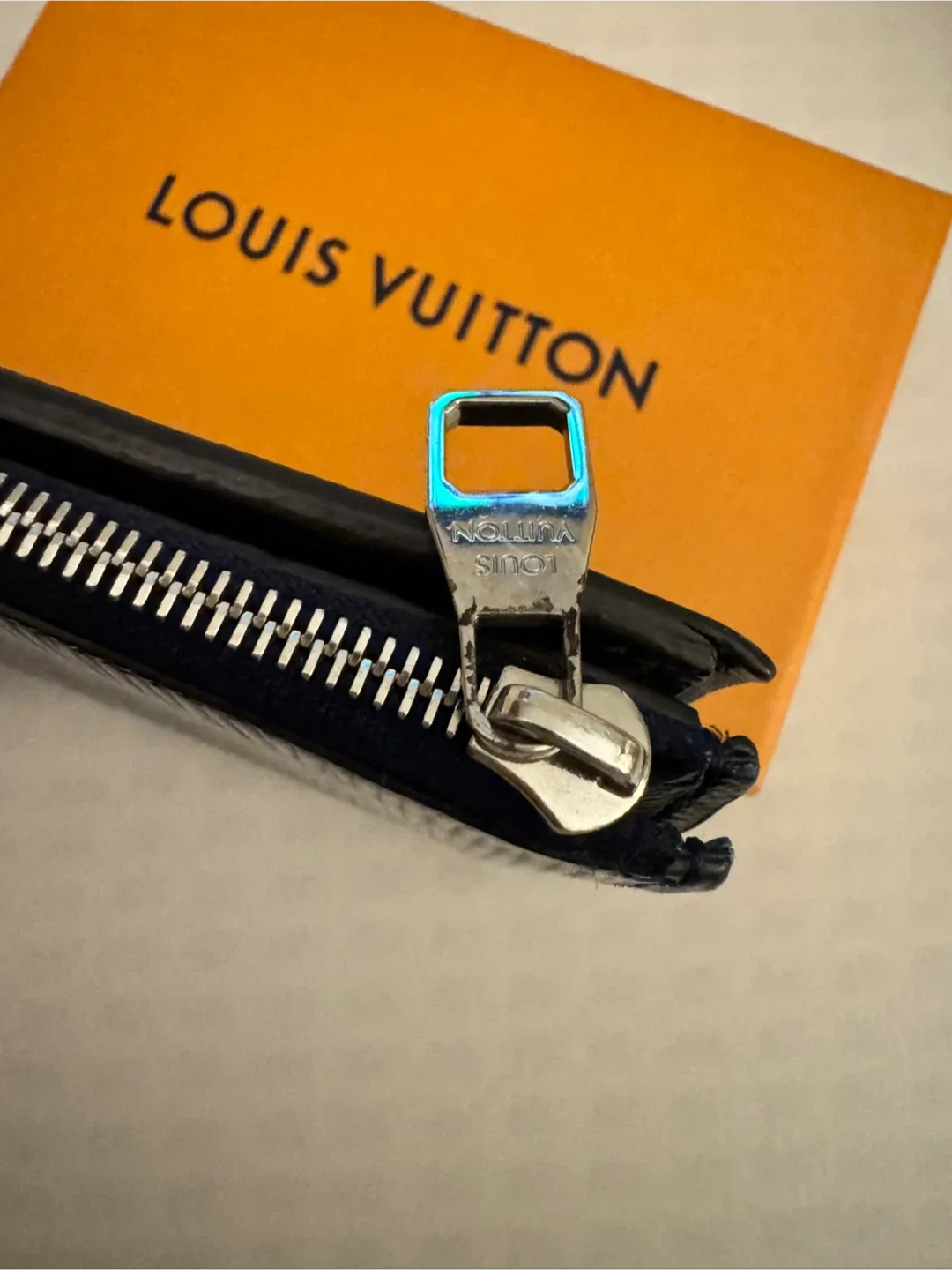 Louis Vuitton Men’s Wallet image indicator(2)
