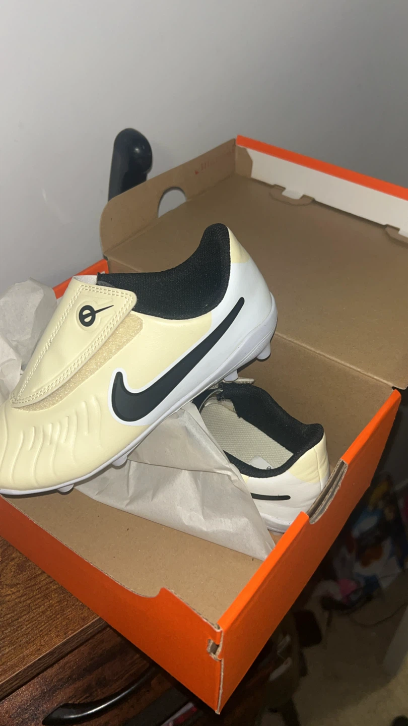 Nike JR Legend 10 Club FG/MG PS (V) Size 13C - photo 3