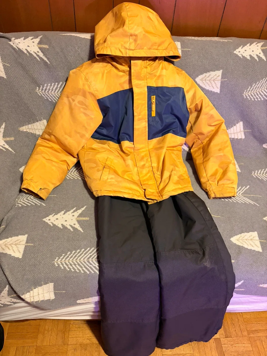 George Coat and OshKosh B'gosh snow pants - Size 10-12 image indicator(2)