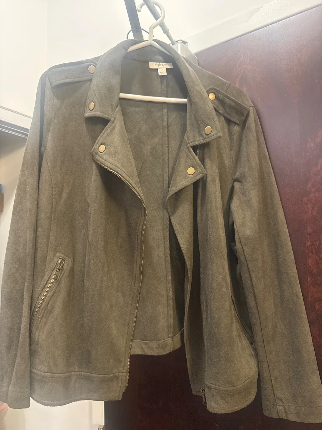 Variety of Women's Jackets image indicator(2)