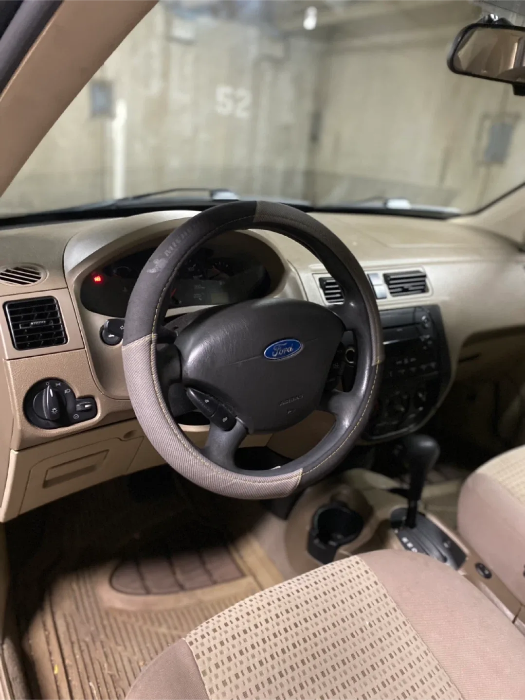 Ford Focus - Sedan image indicator(7)