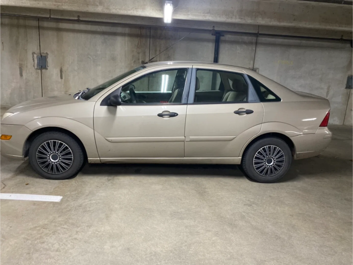 Ford Focus - Sedan image indicator(8)