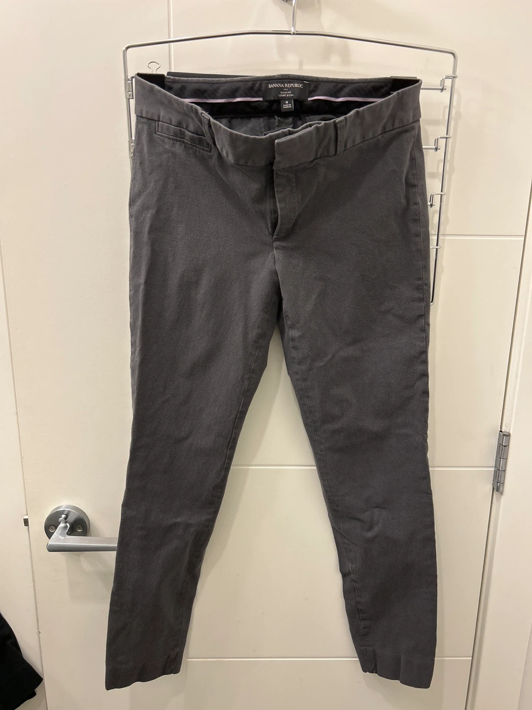 Banana Republic Gray Ankle Pants - Size 6