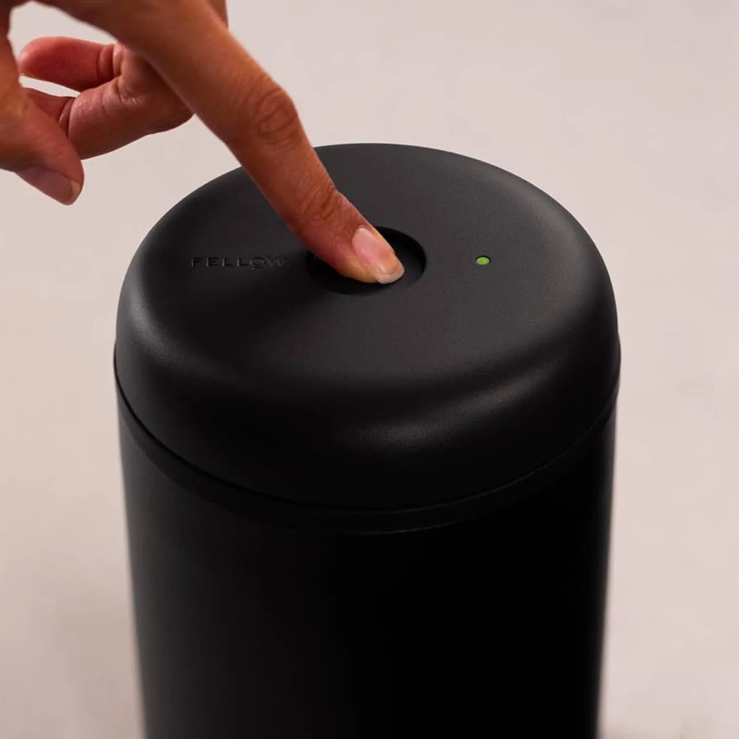 Fellow Electric Atmos Vacuum Canister - Matte Black - 1.2L image indicator(6)