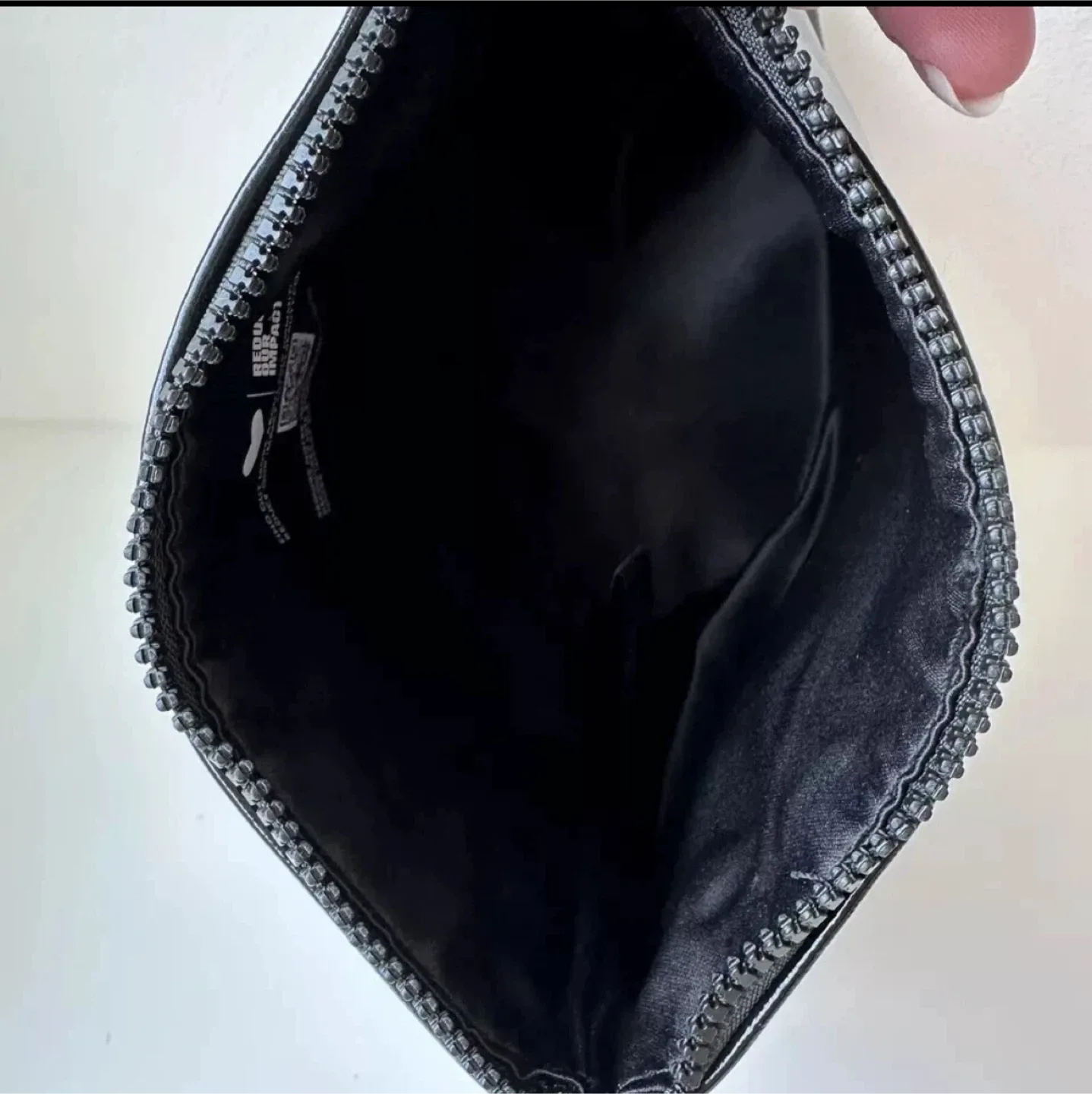 Yves Saint Laurent Beaute Black Pouch - Traveler Size image indicator(5)