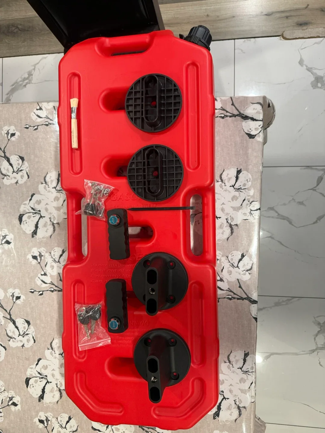 Red Plastic Gas Can with Spout image indicator(6)