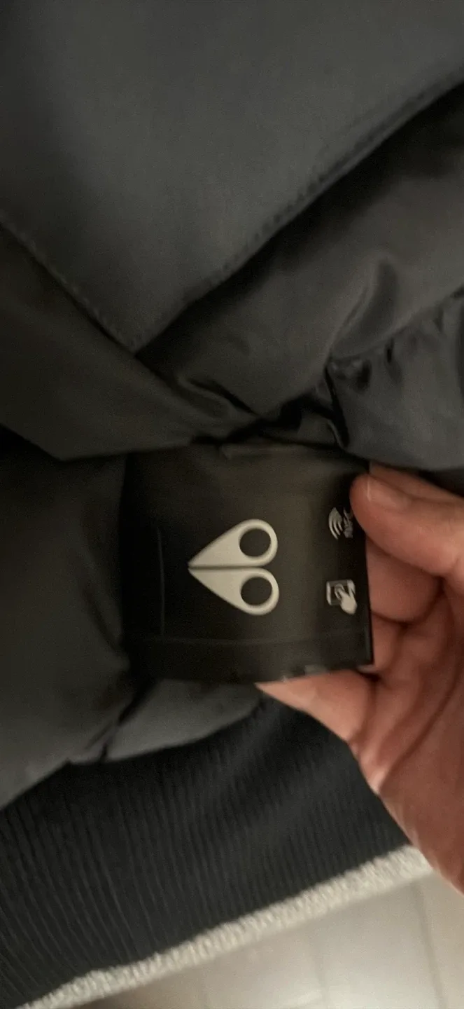 Moose Knuckles Down Filled Winter Jacket - L image indicator(4)