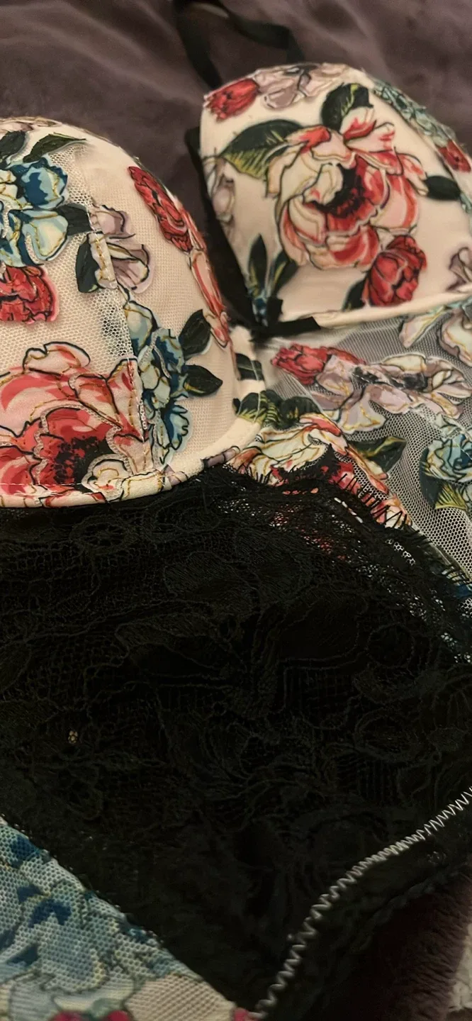 Victoria's Secret Floral Bra/ Corset- Size 32D image indicator(3)
