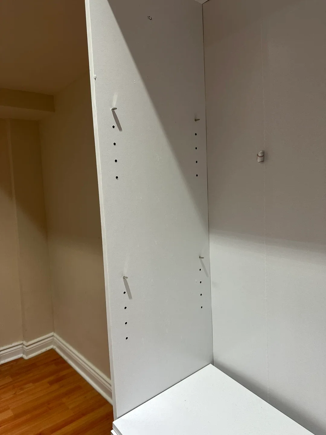 White Bookshelf image indicator(3)