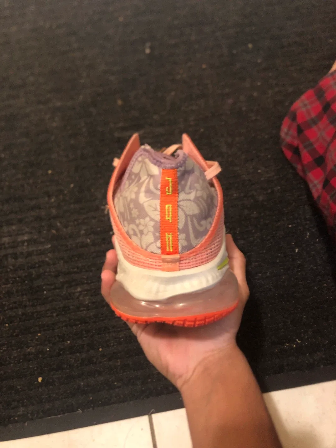 Lebron 19 lows image indicator(2)