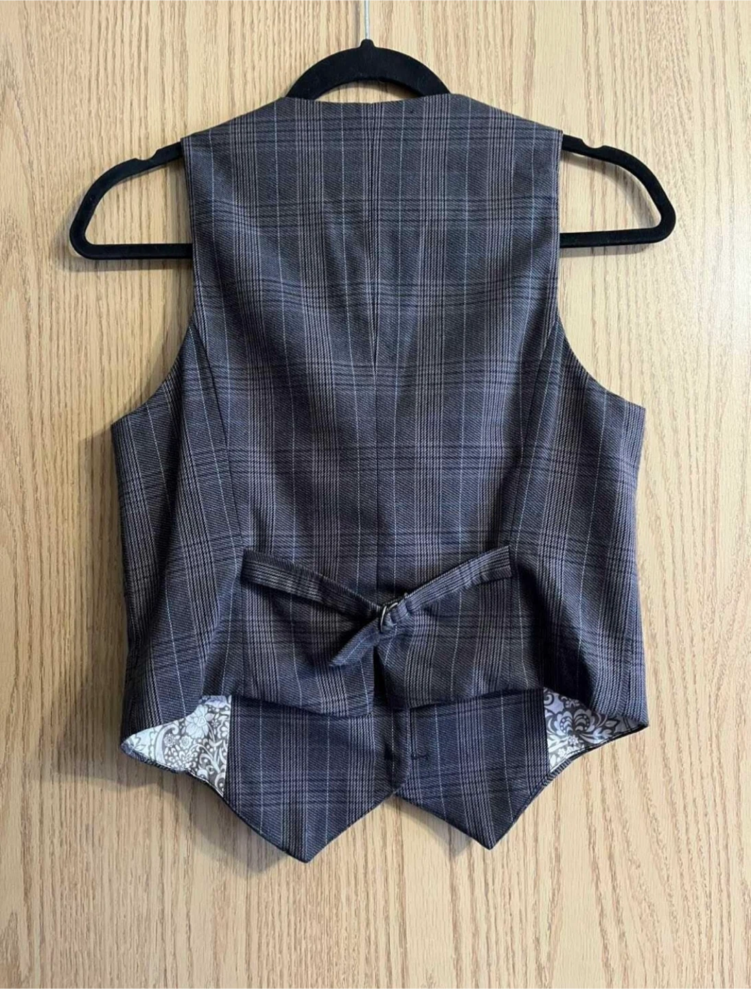 LADIES COCO & TASHI VEST  (Size Medium) - photo 3
