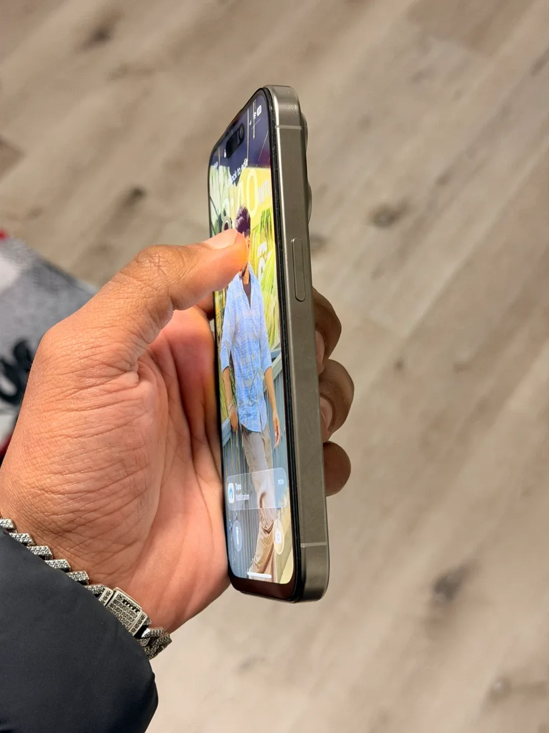 iPhone 15 - Back glass cracked image indicator(5)