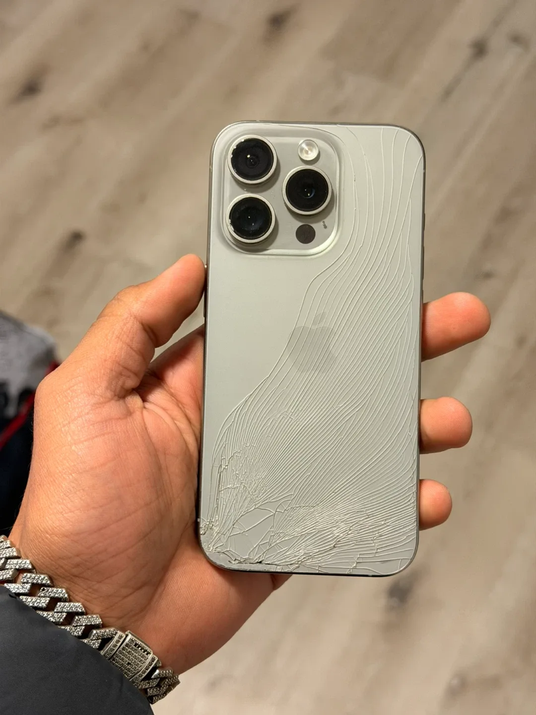 iPhone 15 - Back glass cracked