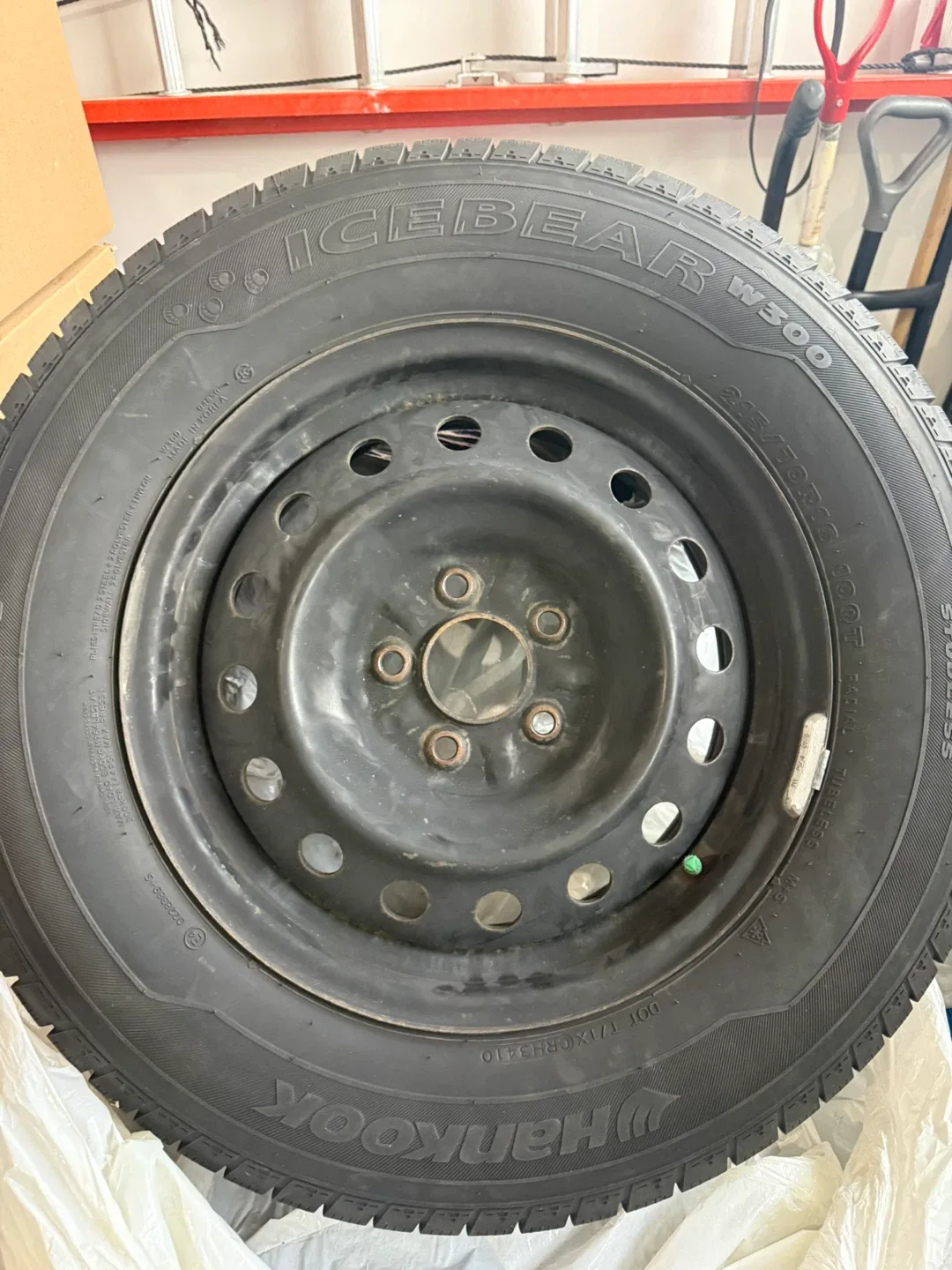 Hankook Icebear W300 215/70R16 Winter Tires