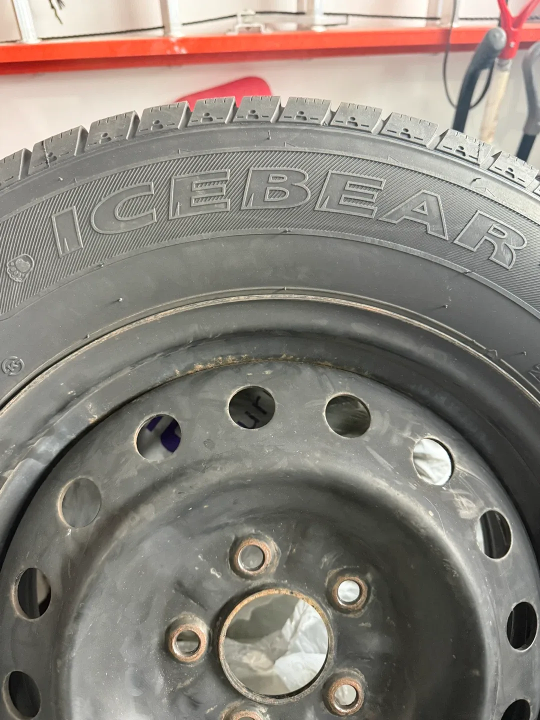 Hankook Icebear W300 215/70R16 Winter Tires image indicator(4)