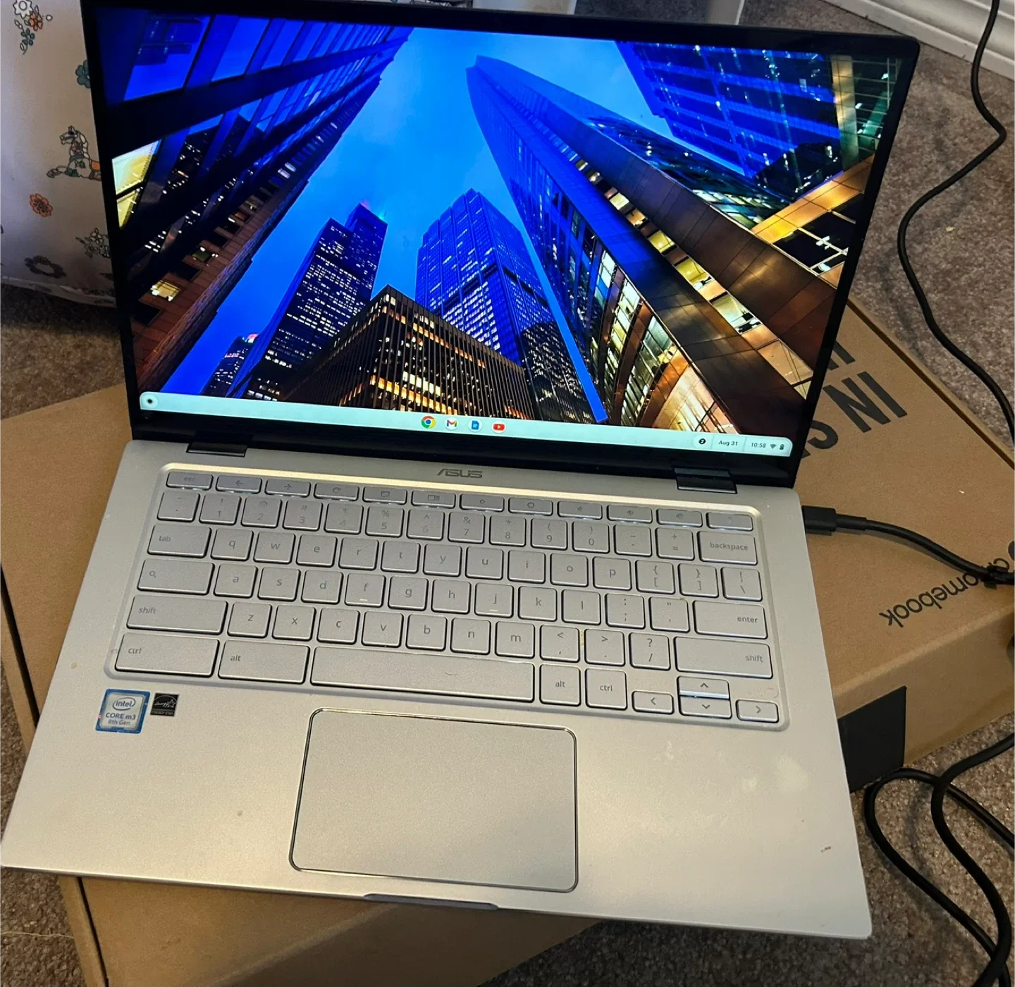ASUS Chromebook - Includes Box