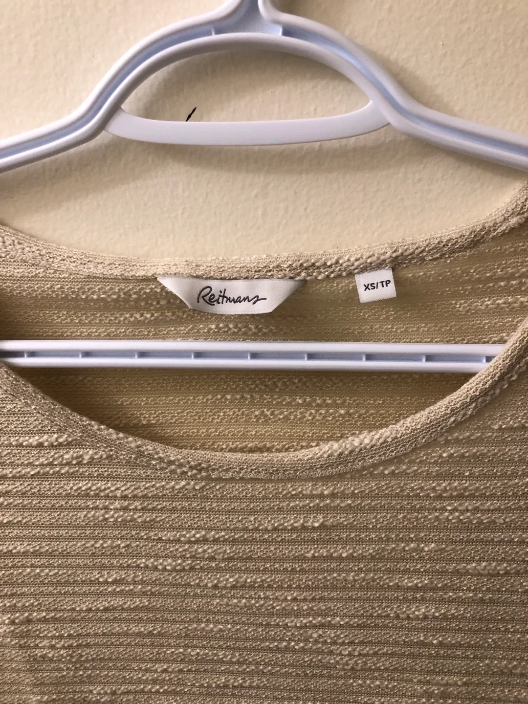 Women’s Reitmans XS Beige Textured Knit Top image indicator(3)