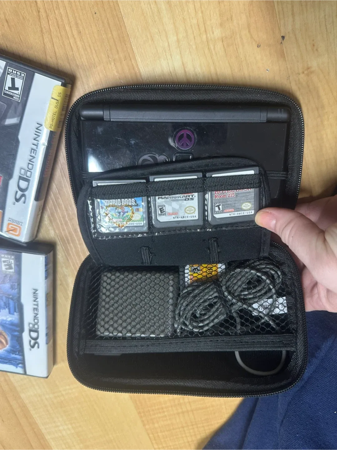 Nintendo DS Lite Console & Accessories image indicator(5)